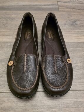 Clarks Collection Brown Pebbled Leather Button Loafers - Women’s Size 8W